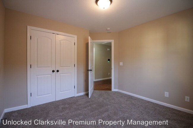 Building Photo - 5 br, 3 bath House - 1684 Putnum Drive