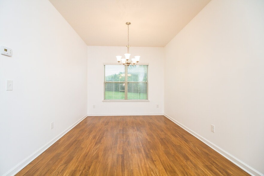 Building Photo - 1096 Shire Dr