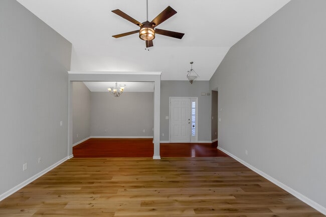 Building Photo - 129 Meadow Ct