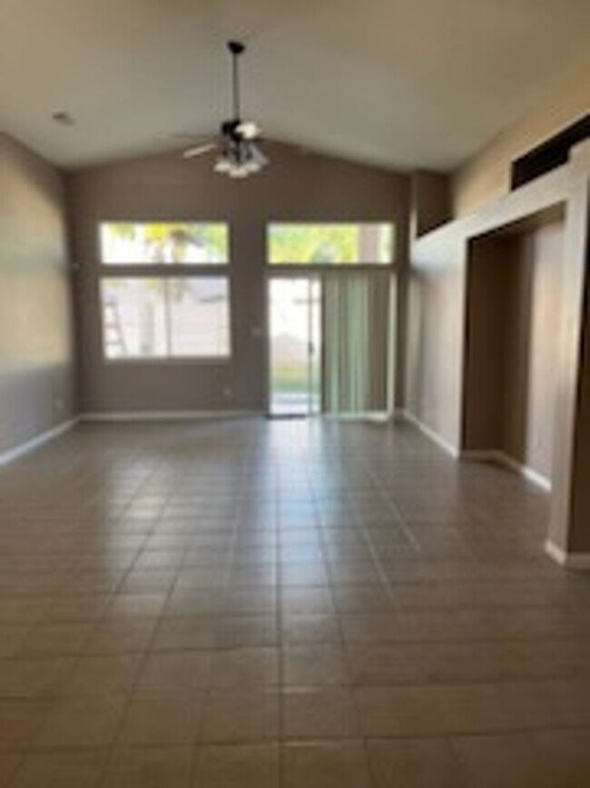 Building Photo - 504 Tabor Way