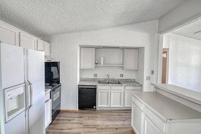 Building Photo - 2264 Donna Dr