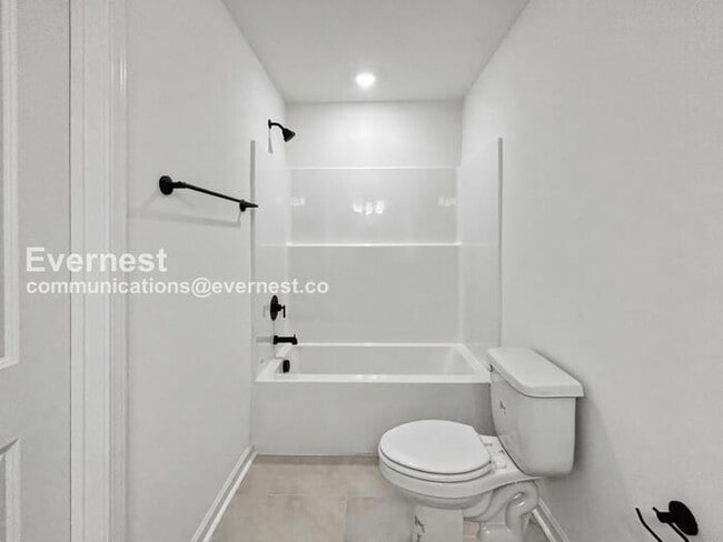 Building Photo - 456 Blair Rd