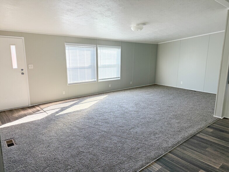 Building Photo - 120 Parma Ct