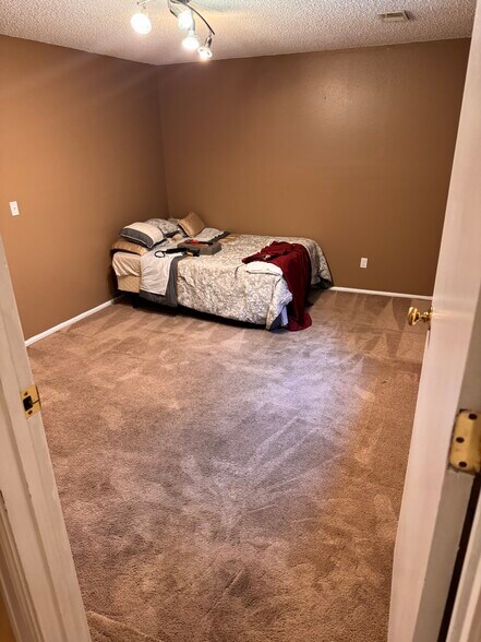 Building Photo - 4108 S Mobile Cir