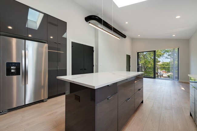 Building Photo - 4426 N Kenneth Ave