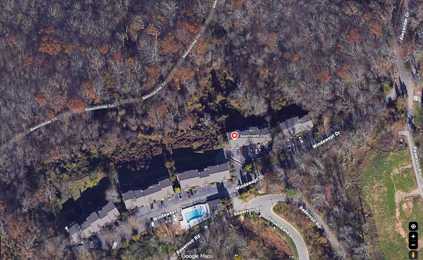 Secluded mountain living at Windswept - private setting with easy access to everything Asheville. - 405 Windswept Dr