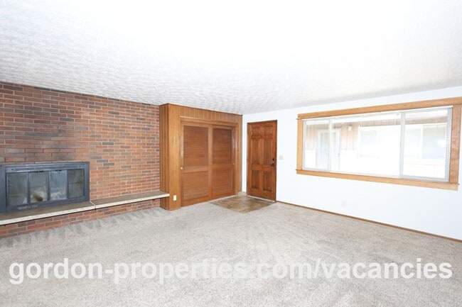 Building Photo - 14832 SE Cedar Ave