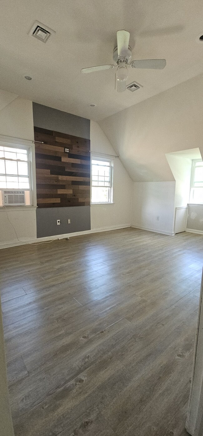 Building Photo - 514 S Bishop Ave