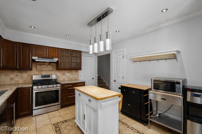 Building Photo - 11S639 McGrath Ln