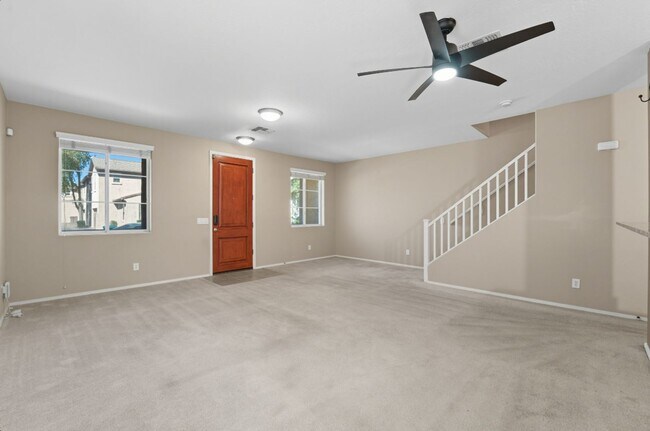 Building Photo - Stunning 3-bedroom, 2.5-bathroom home in t...