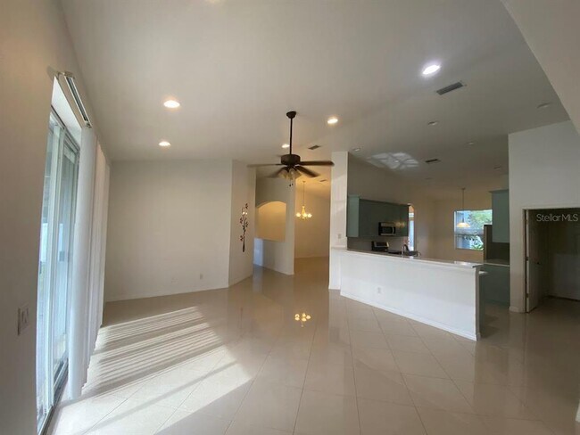 Building Photo - 11744 Holly Creek Dr