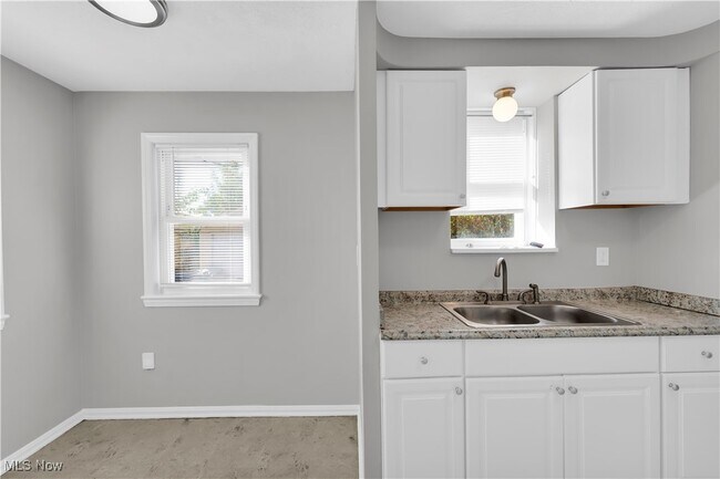 Building Photo - 21550 Miller Ave