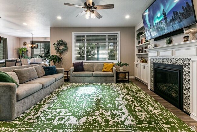 Building Photo - Awesome upgraded House w 2 car attached