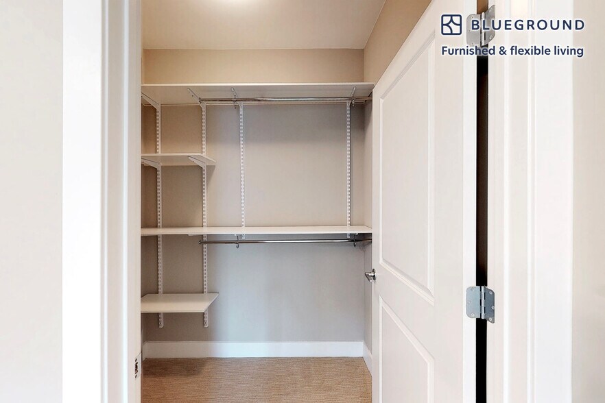 Building Photo - 240 E Shore Rd