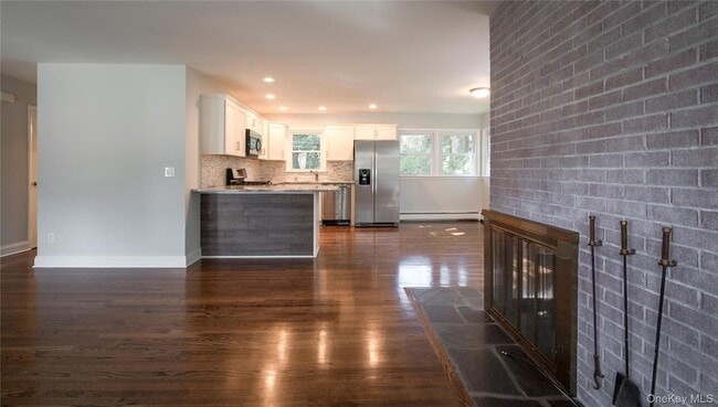 Building Photo - 16 Elmwood Dr