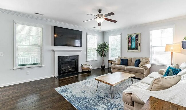 Building Photo - Spacious Raleigh Home with Modern Comforts