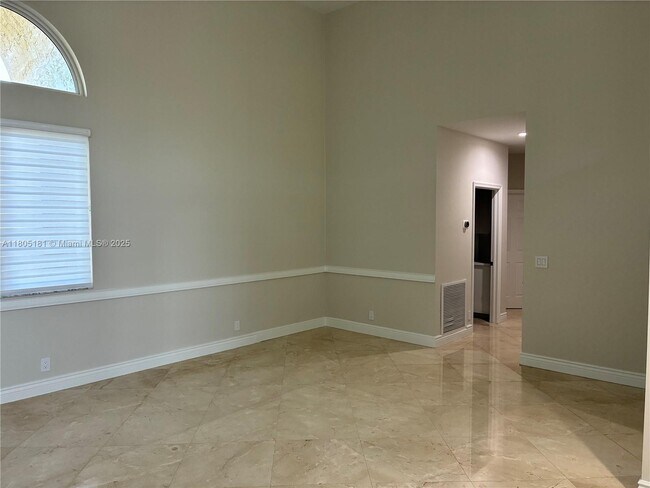 Building Photo - 384 Coconut Cir