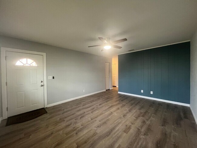 Building Photo - 5173 Pineland Ave