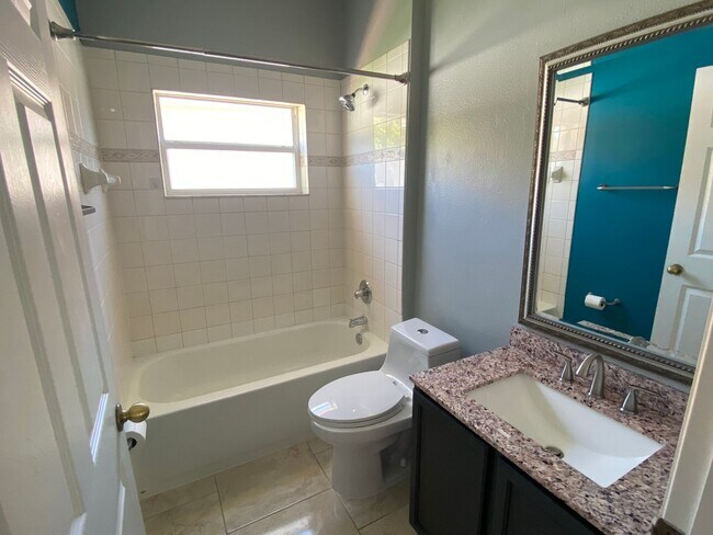 Building Photo - 4/3 Kissimmee Home with Guest-Suite