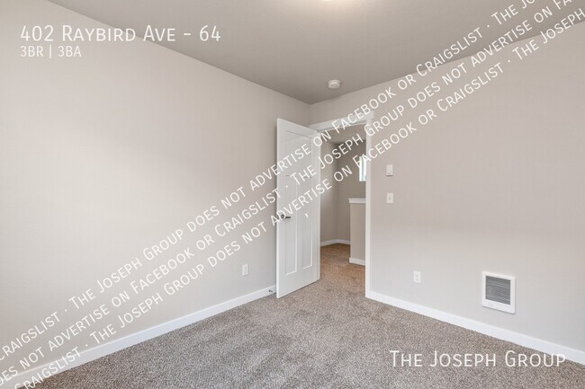 Building Photo - 402 Raybird Ave