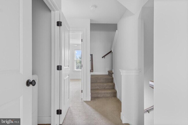 Building Photo - 619 W Mulberry St