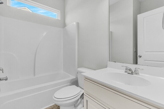 Building Photo - 5 Bedroom 3 Bath Home Located in Sophia Landing in Goose Creek