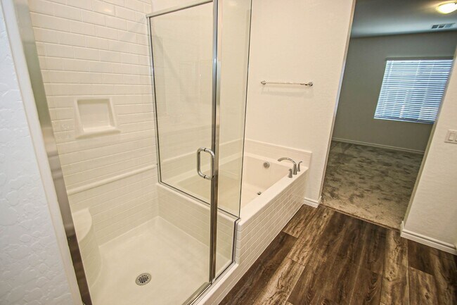 Building Photo - 20 Barbara Ln