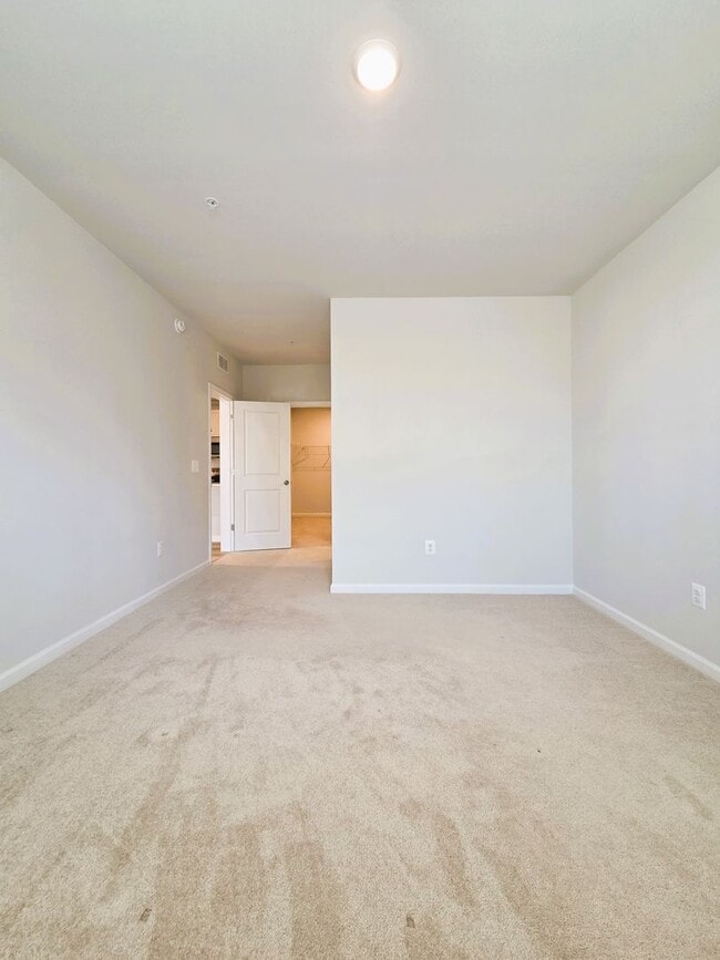 Building Photo - Newer ground level condo in Coalfield Station located in highly desireable Midlothian.