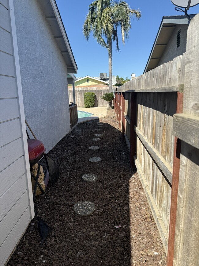 Building Photo - 4610 W Feemster Ave