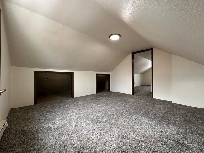 Building Photo - Recently Renovated 3 Bedroom 1 Bath Single Family Home!