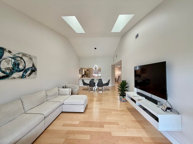 Building Photo - 7935 La Mirada Dr