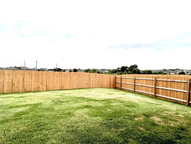 Building Photo - 105 Brody Ln
