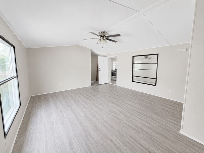 Building Photo - 142 Aspen