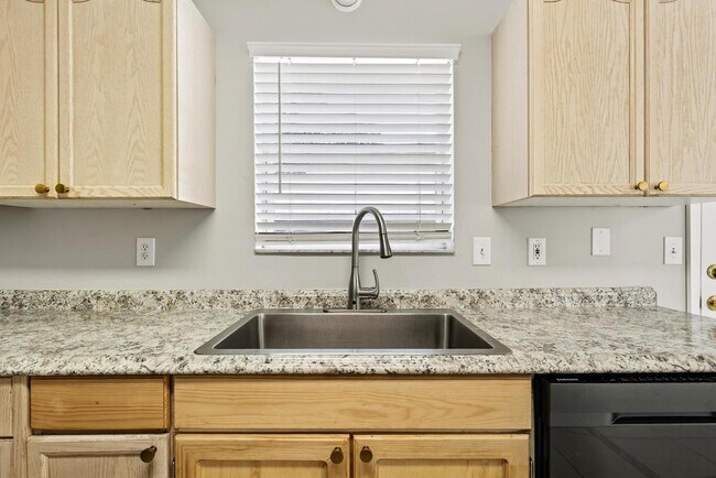 Building Photo - 2126 Center Way