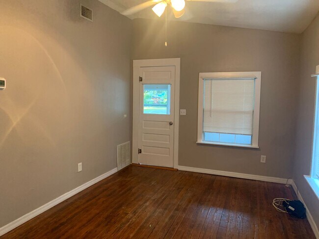 Building Photo - MOVE IN SPECIAL- Cozy 2 Bed/ 1 Bath Home in Saint Cloud