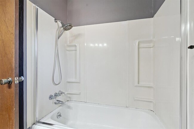 Building Photo - 805 Arlington Dr