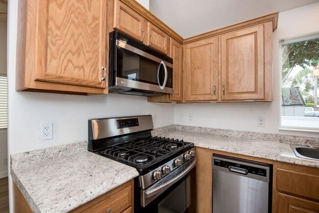 Building Photo - Newly Renovated 1 Bedroom Cottage