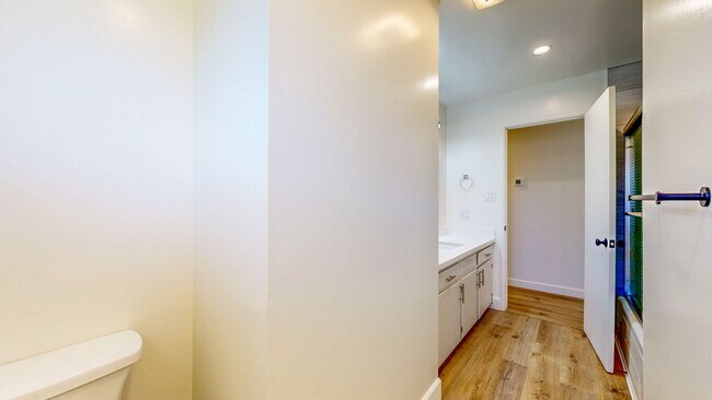Building Photo - 1925 Leafgreen Dr