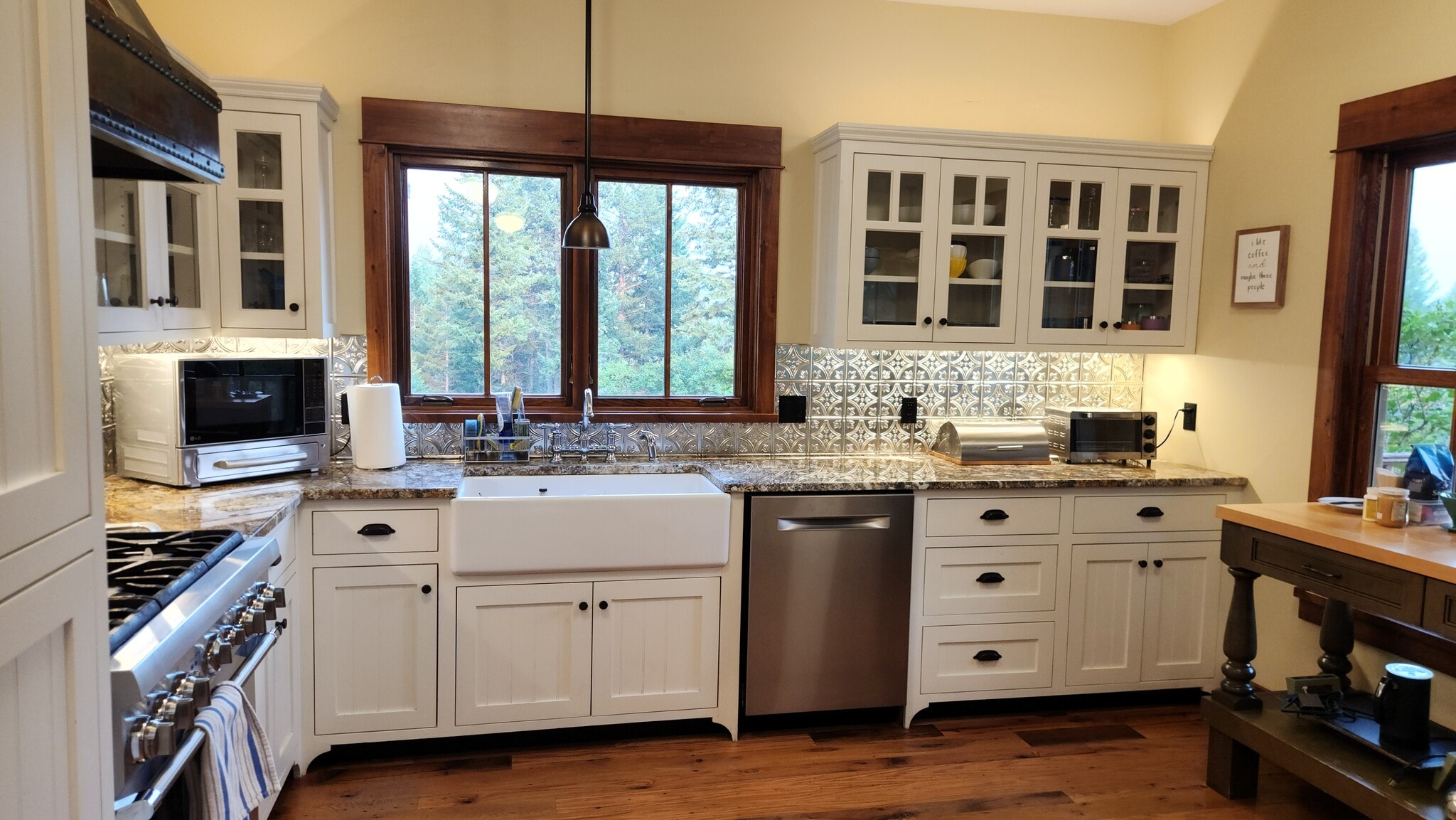 Spacious kitchen - 6710 Farm To Market Rd