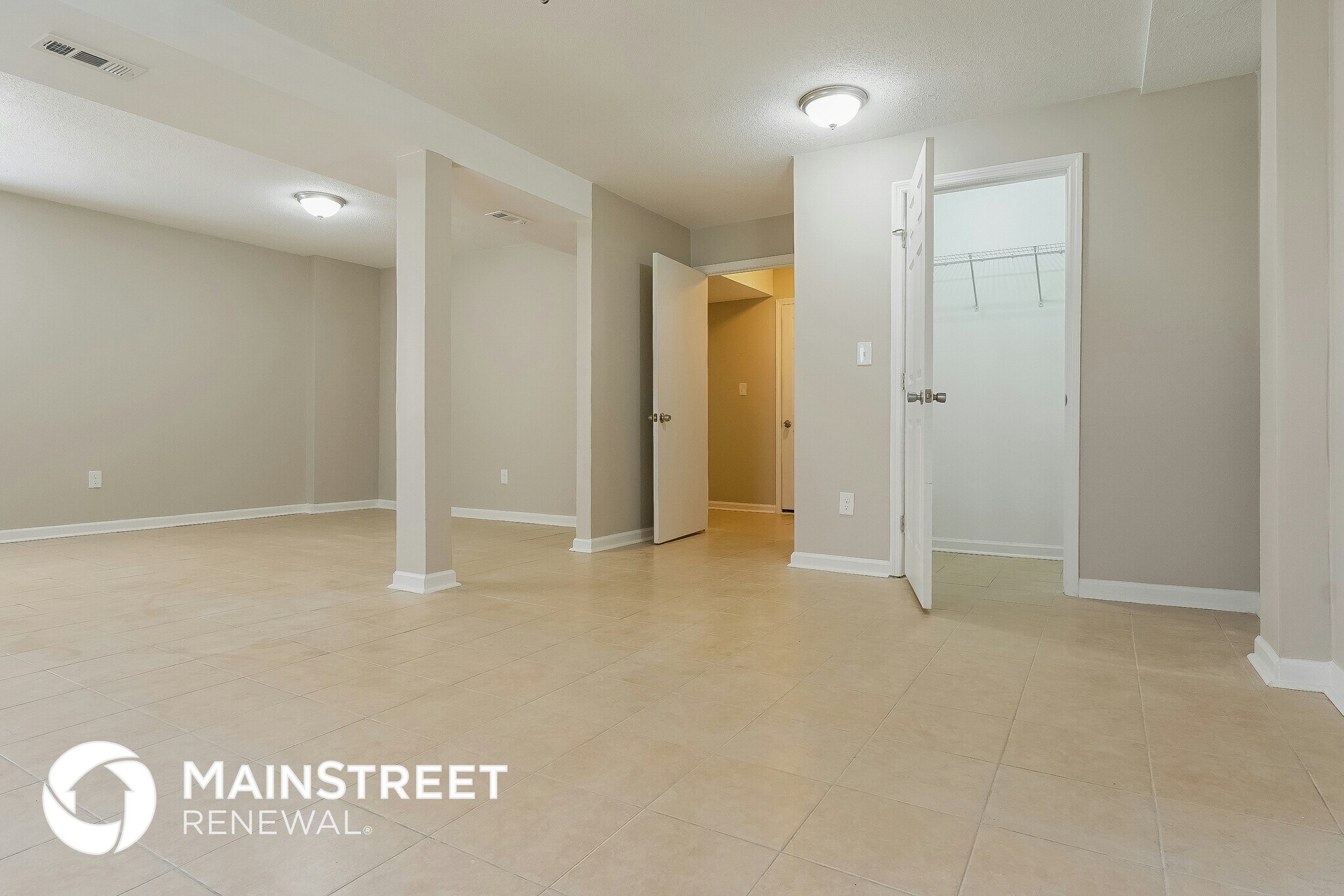 Building Photo - 1833 Huntington Dr