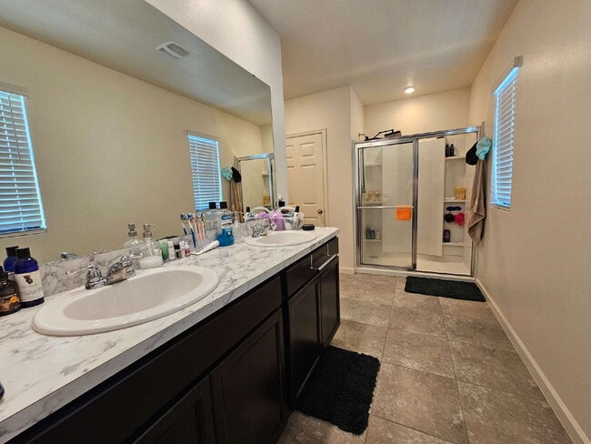 Building Photo - Large 2 story Cocoa home