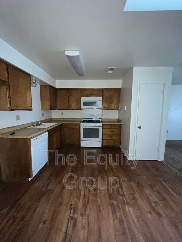 1098 N Freedom St 1098 N Freedom St Tulare CA 93274 Apartment Finder