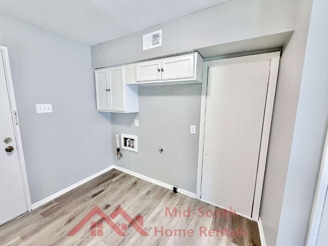Building Photo - 1730 Tahiti Ln