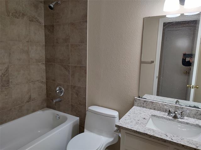 Building Photo - 3116 Oak Ridge Point