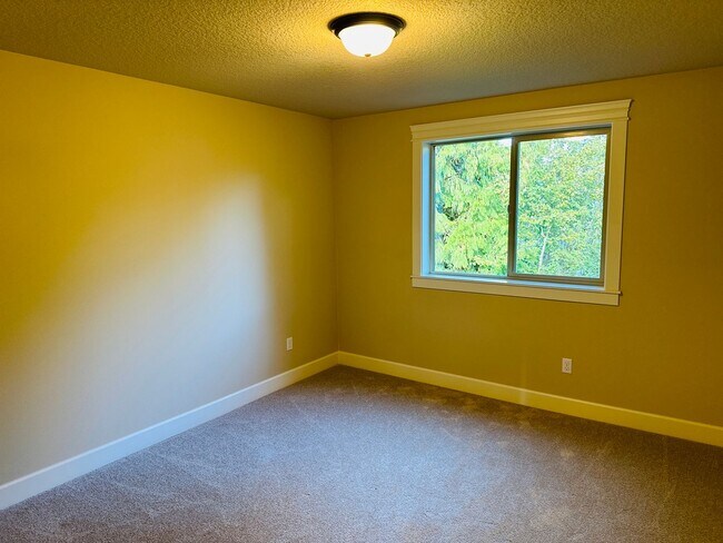 Building Photo - Beautiful Custom Felida Home