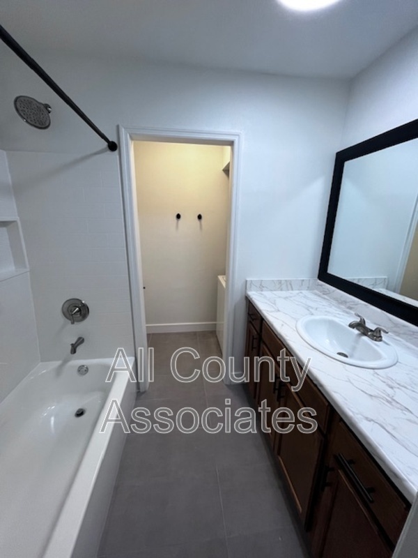 Building Photo - 2273 Norman Dr