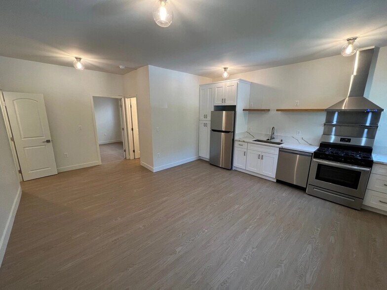 Building Photo - 133 N Reno St