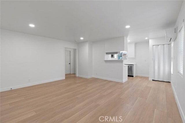 Building Photo - 748 Newport Ave