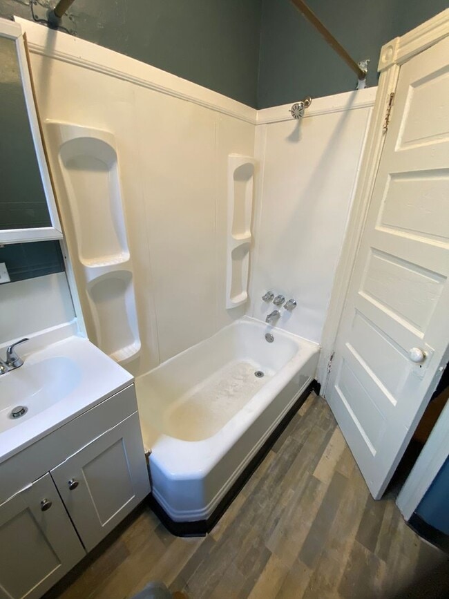 Building Photo - Your Next Home in Philly – 3BR Move-In Ready