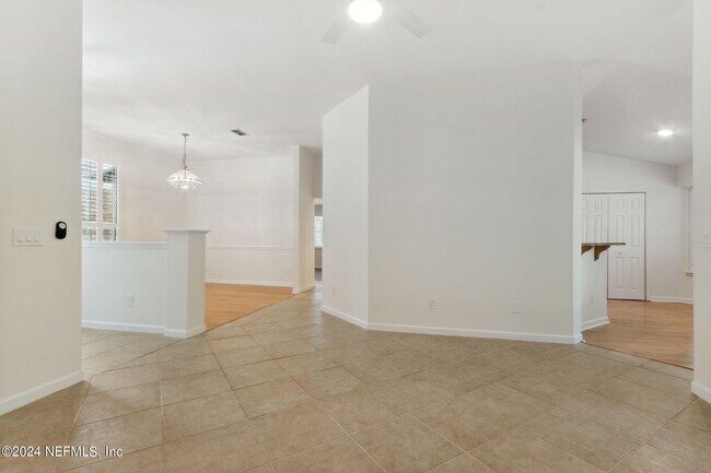 Building Photo - 1181 Westwood Dr